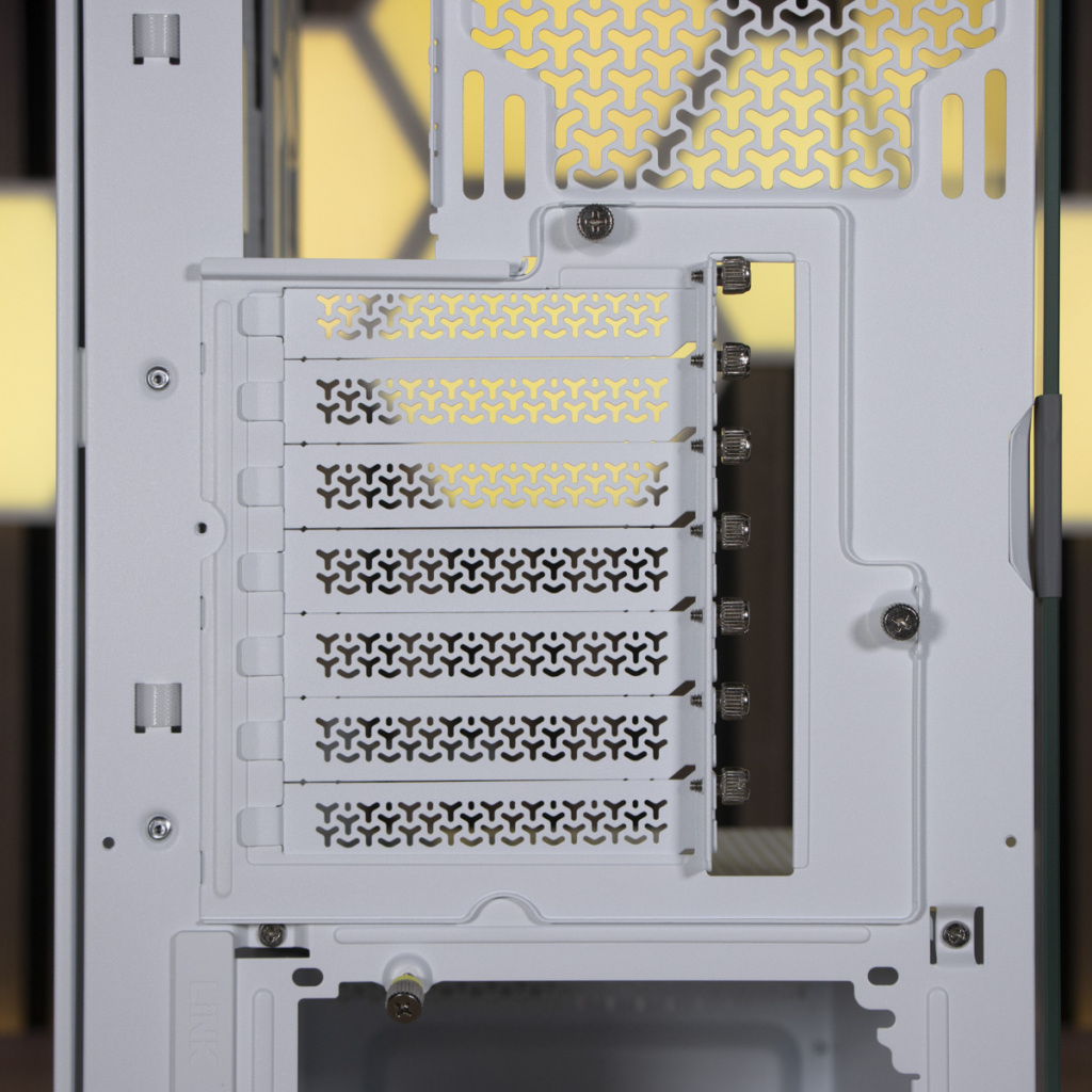 CORSAIR Frame 4500X équerres PCIe