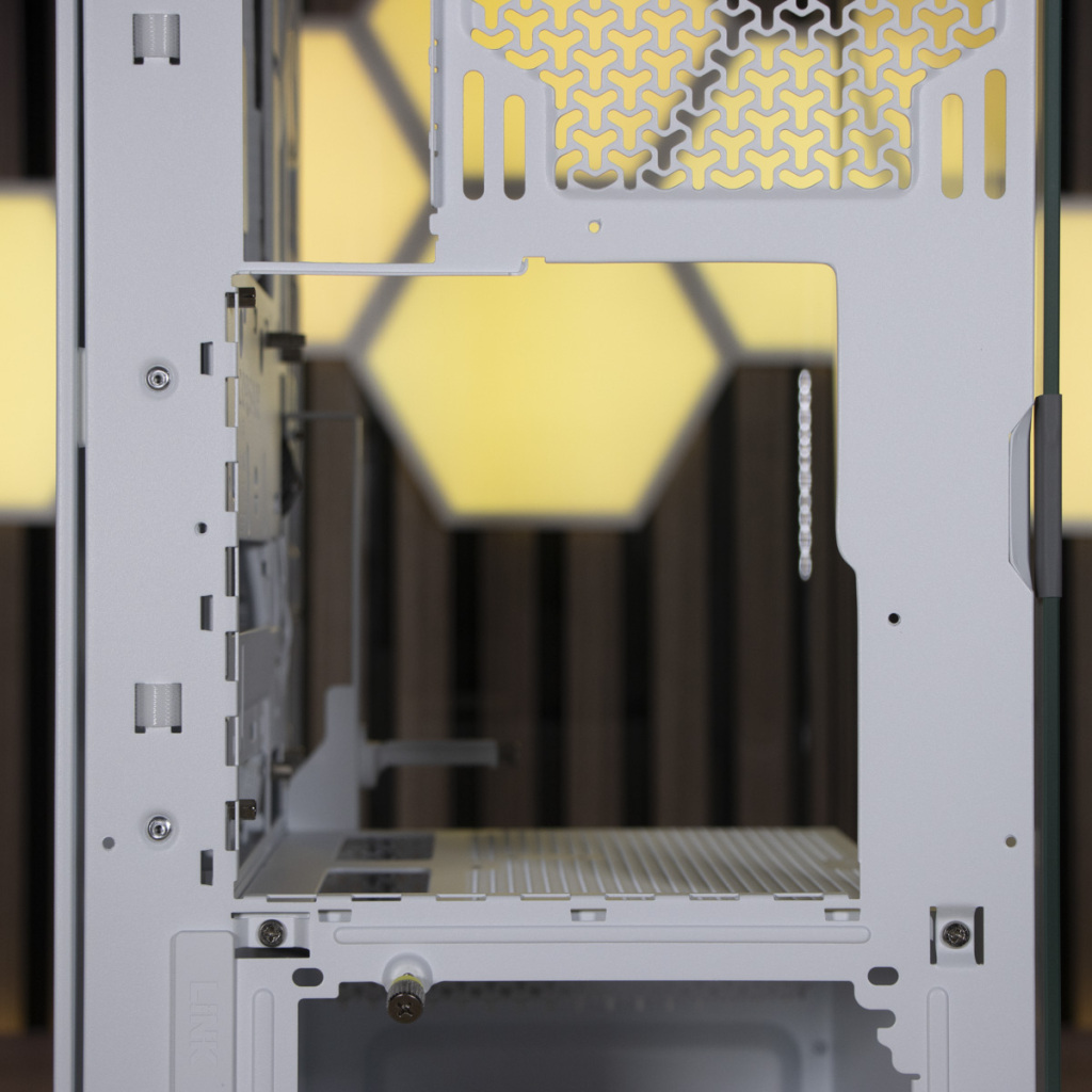 CORSAIR Frame 4500X équerres PCIe amovibles