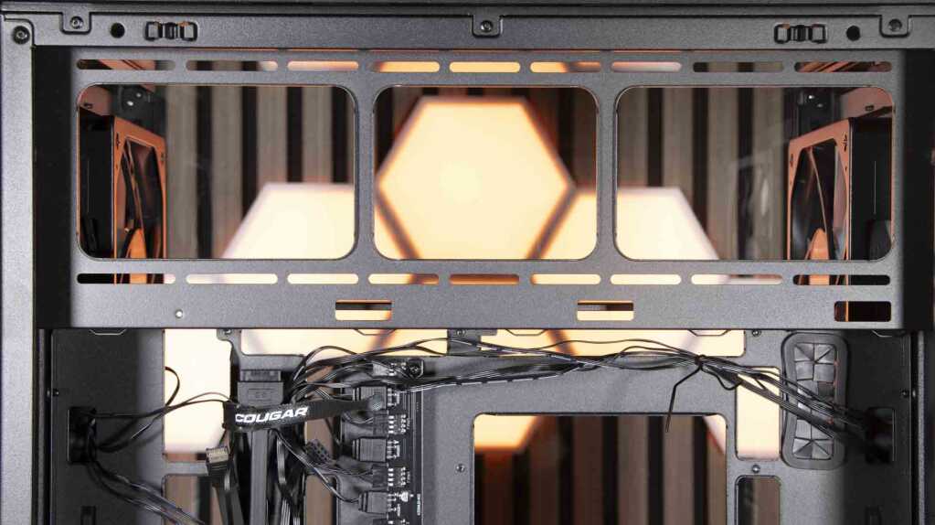 COUGAR Omnyx support ventilateurs