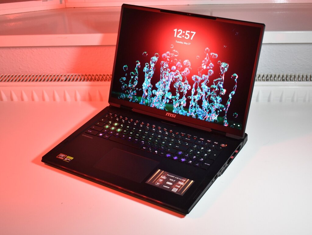 MSI Raider A18 HX A9W Review RTX 5090 ryzen 9 9955HX3D 05