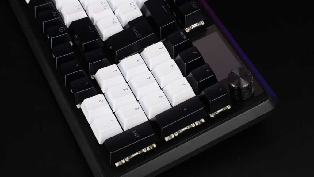 corsair vanguard 96 ecran 01
