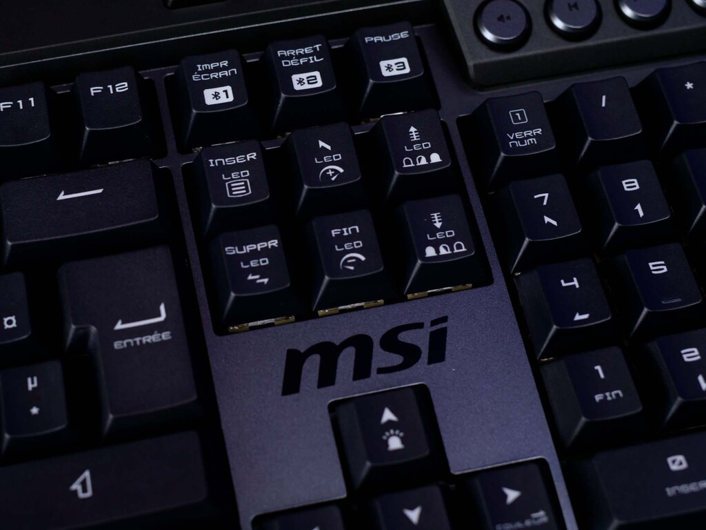 msi strike pro wireless 22