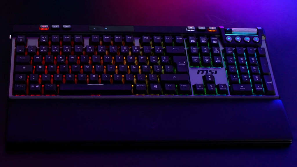 msi strike pro wireless rgb demo 02