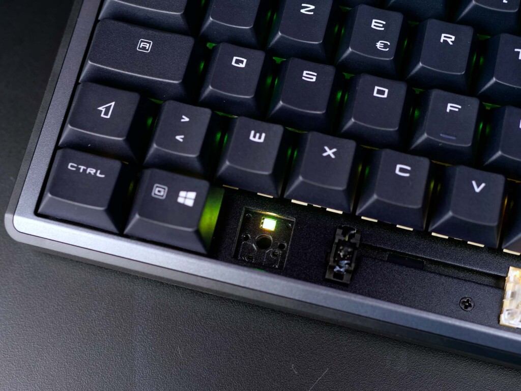 msi strike pro wireless switches hotswap 01