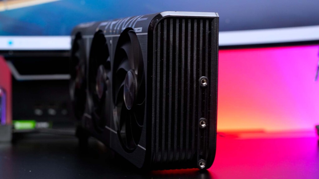test asus prime rx 9060 xt o16g vue arrière