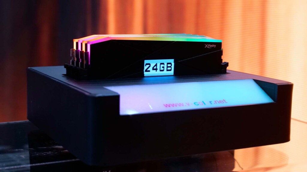 XFinity+ : la première mémoire DDR5 avec écran OLED intégré signée GIGABYTE et V-COLOR 3 v color XFinity+ 01