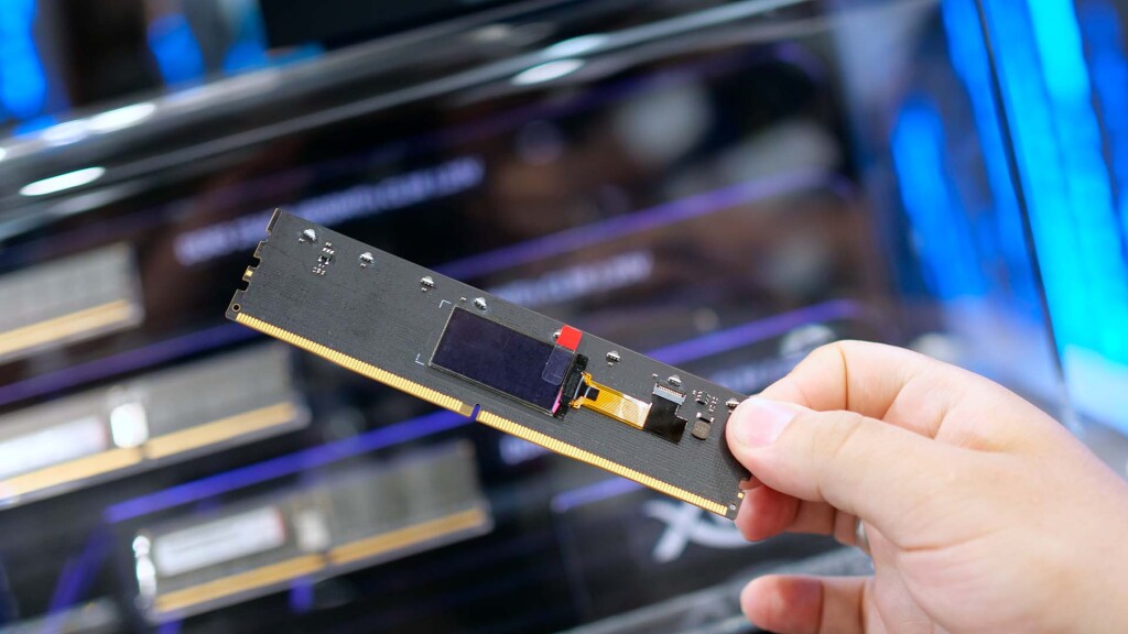 XFinity+ : la première mémoire DDR5 avec écran OLED intégré signée GIGABYTE et V-COLOR 2 v color XFinity+ pcb oled