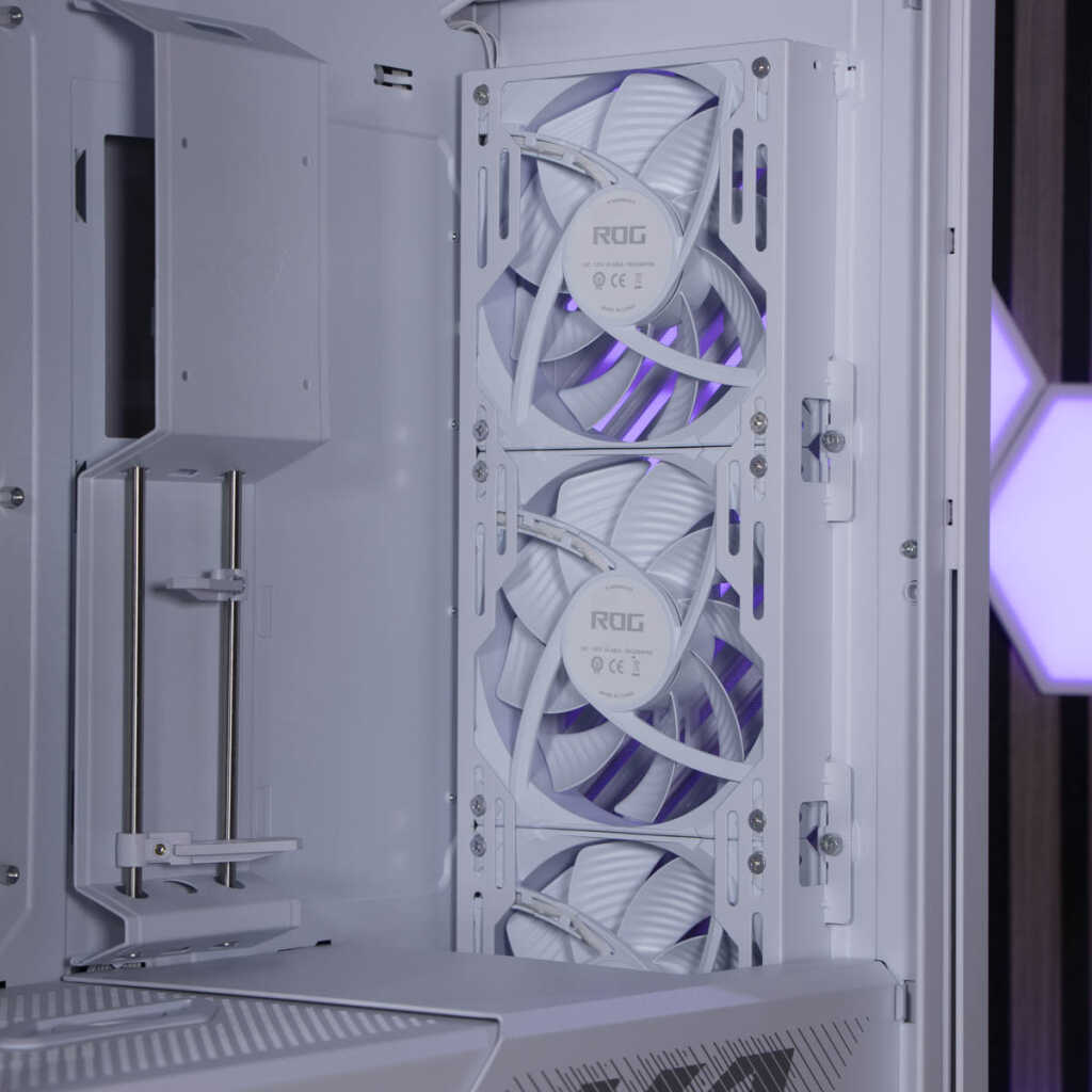 ASUS ROG Helios II chambre principale droite