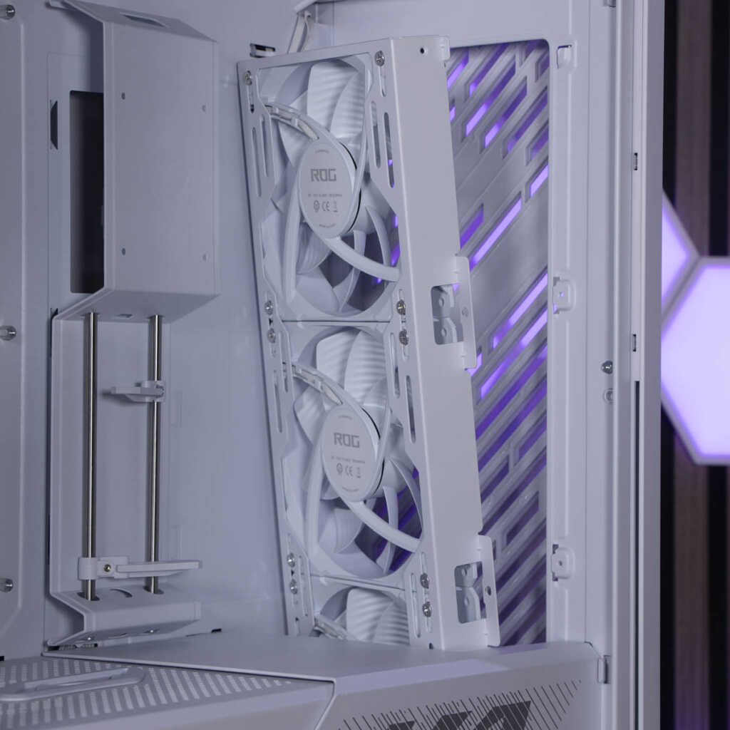 ASUS ROG Helios II chambre principale droite support ventilateur amovible