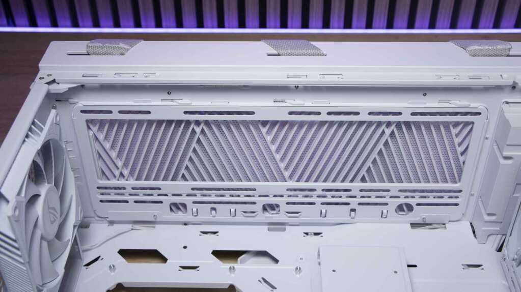 ASUS ROG Helios II chambre principale haut