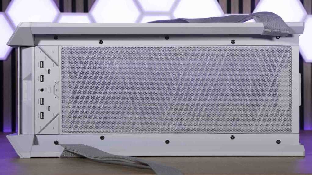 ASUS ROG Helios II dessus sangles défaites