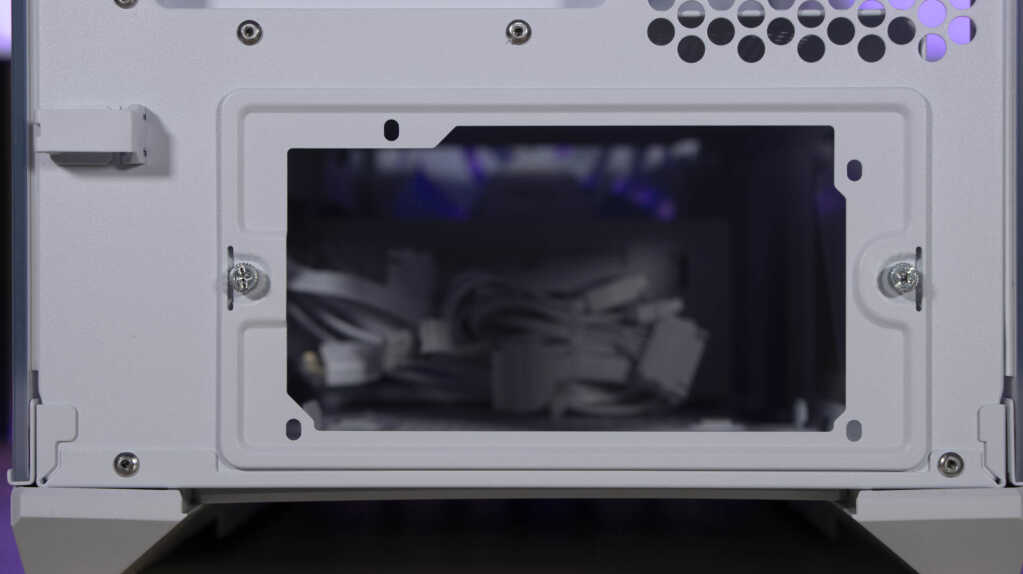ASUS ROG Helios II emplacement alimentation cadre fixation