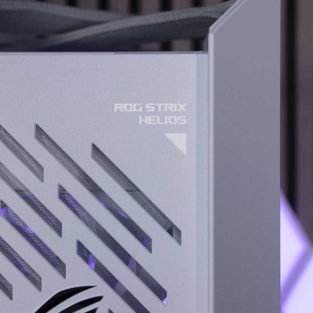 ASUS ROG Helios II inscriptions coin supérieur droit