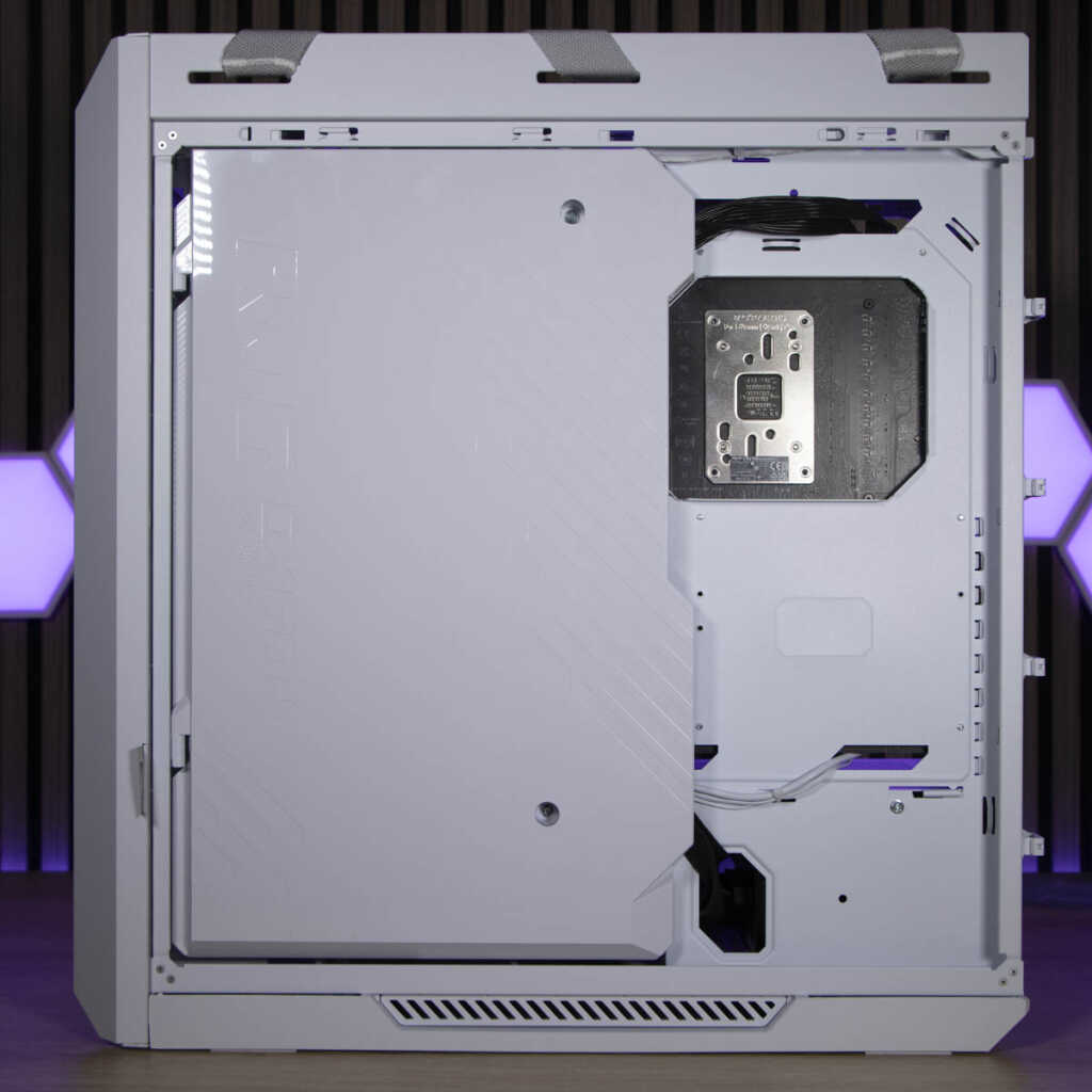 ASUS ROG Helios II montage chambre secondaire plaque