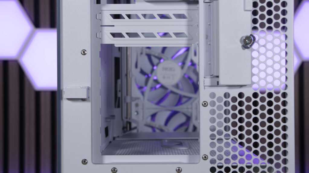 ASUS ROG Helios II passage équerres vertical 2