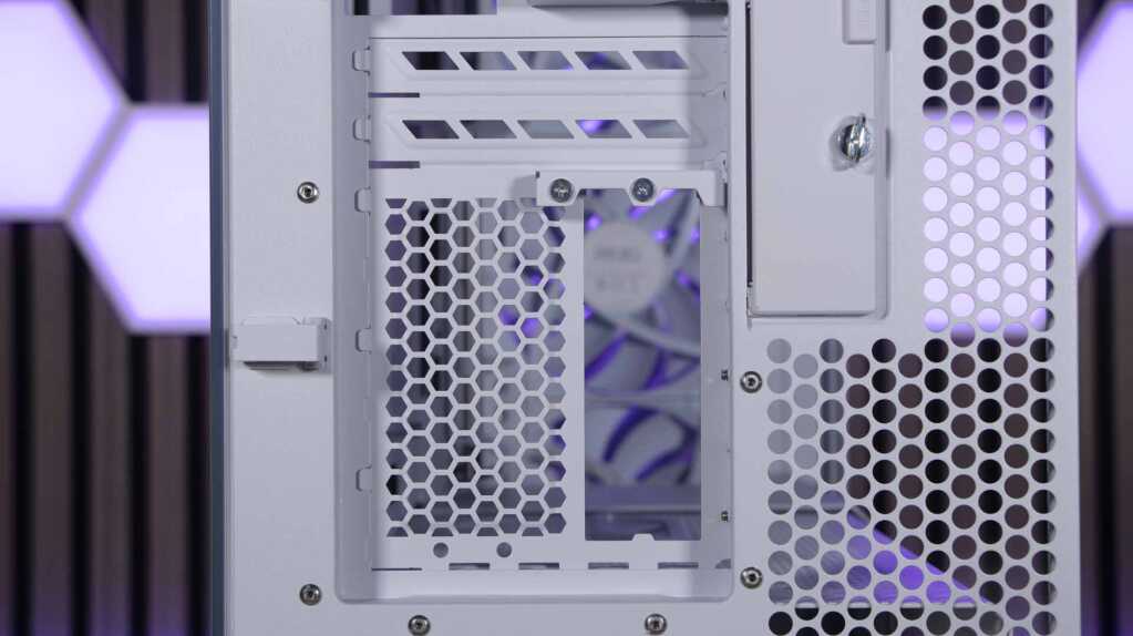 ASUS ROG Helios II passage équerres vertical 3