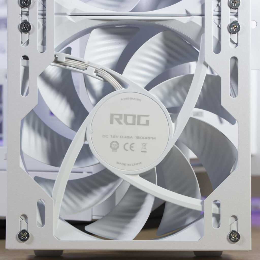 ASUS ROG Helios II ventilateurs arrière