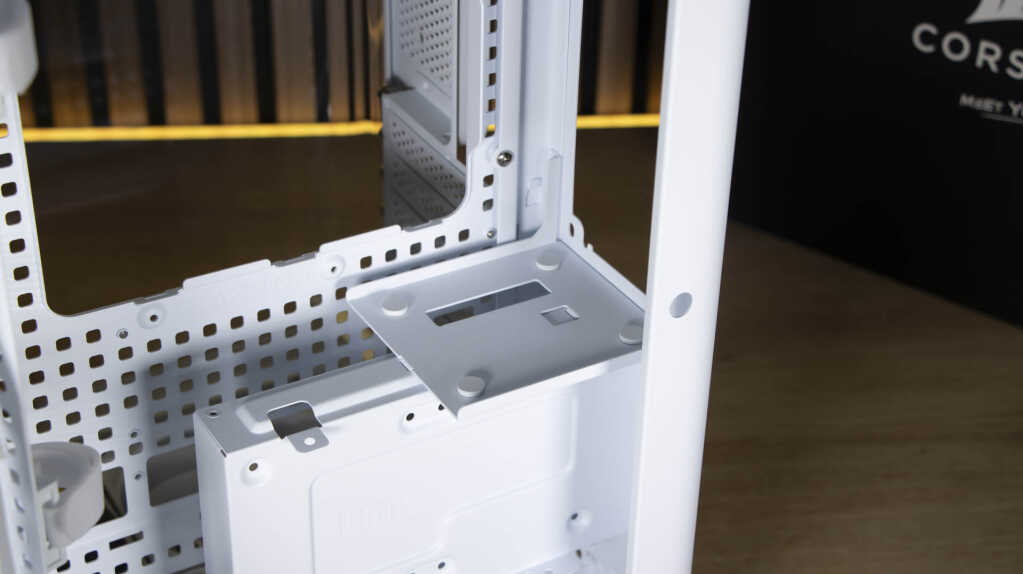 CORSAIR Air 5400 emplacement alim
