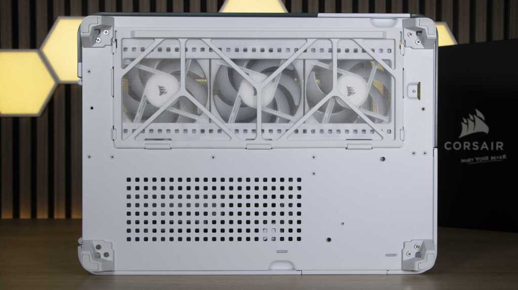 CORSAIR Air 5400 paroi inférieure