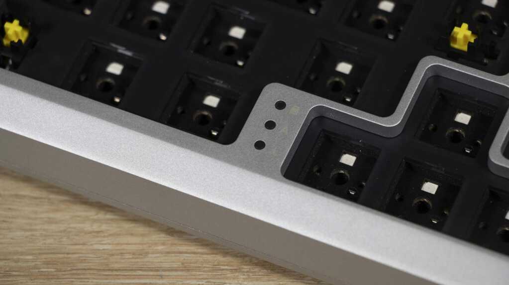 CORSAIR MAKR 75 cadre alu voyants