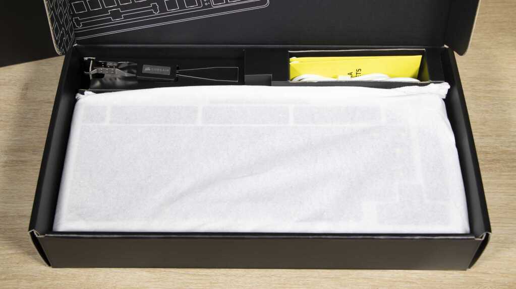 CORSAIR MAKR 75 déballage protection