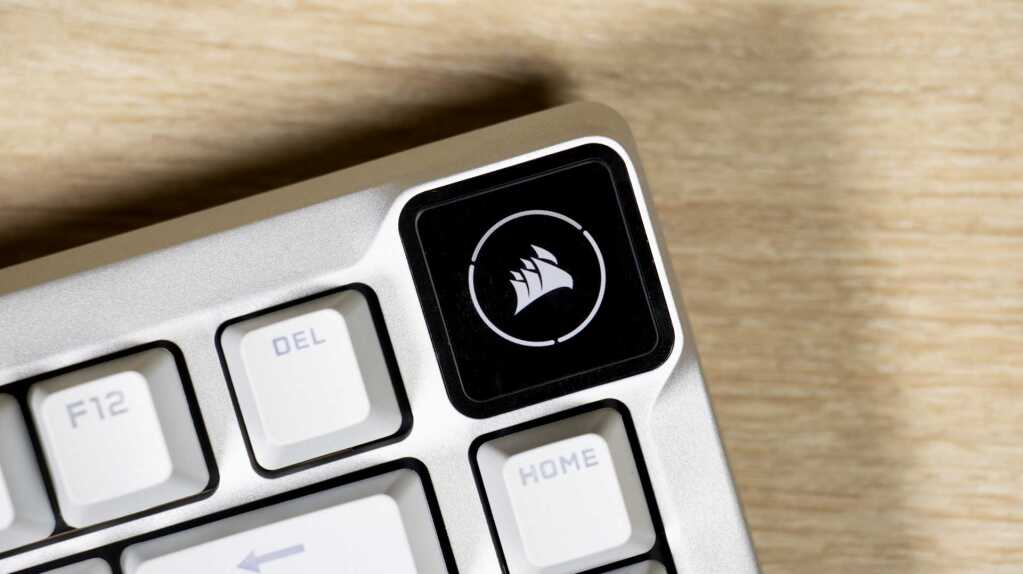 CORSAIR MAKR 75 écran LCD démarrage