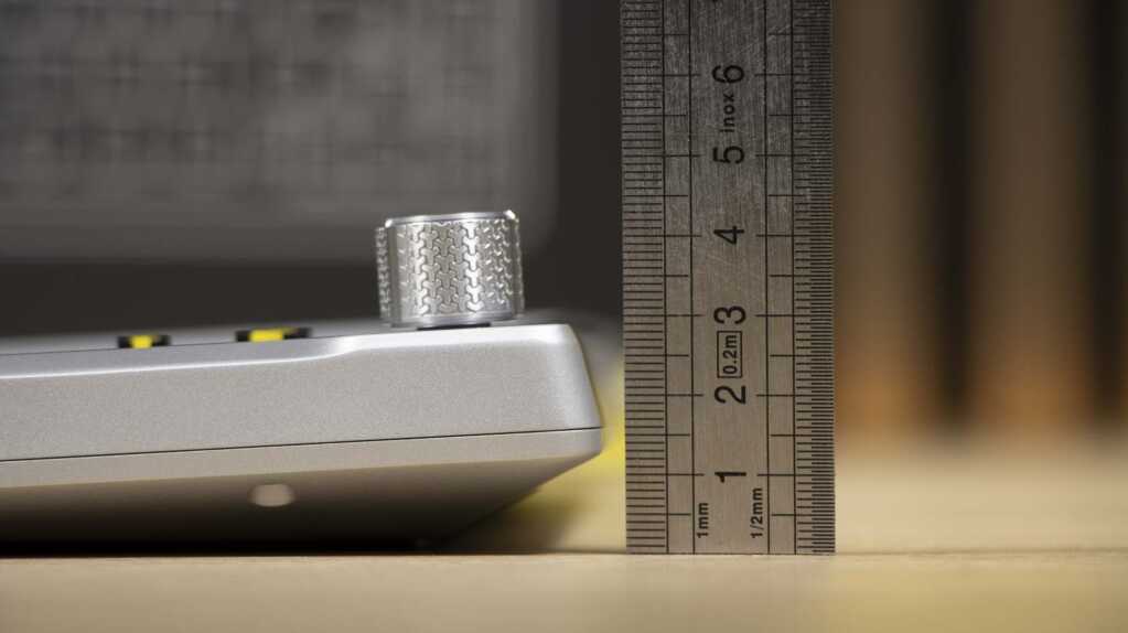 CORSAIR MAKR 75 hauteur arrière sans pieds