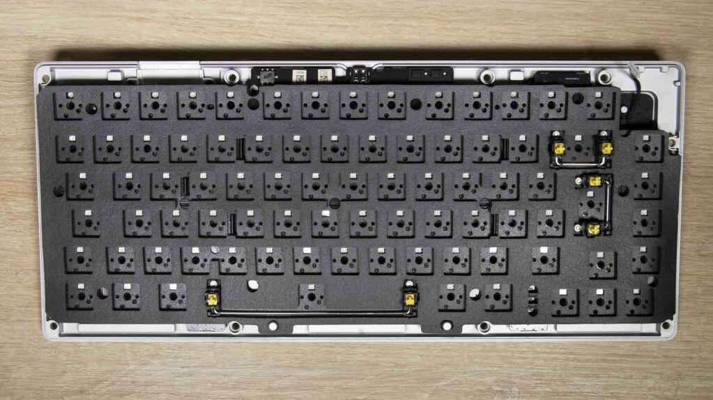 CORSAIR MAKR 75 installation dans corps