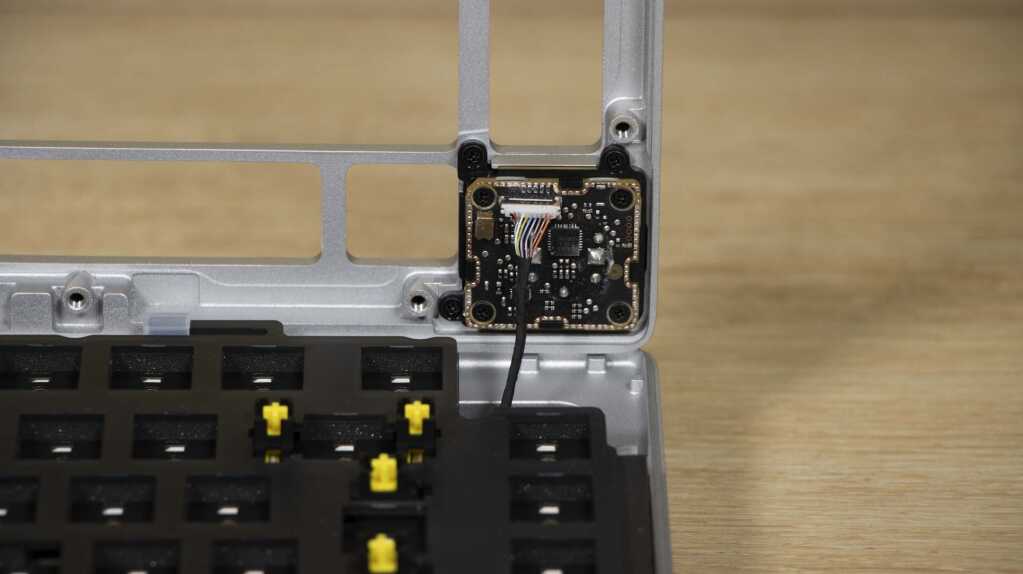 CORSAIR MAKR 75 liaison molette PCB