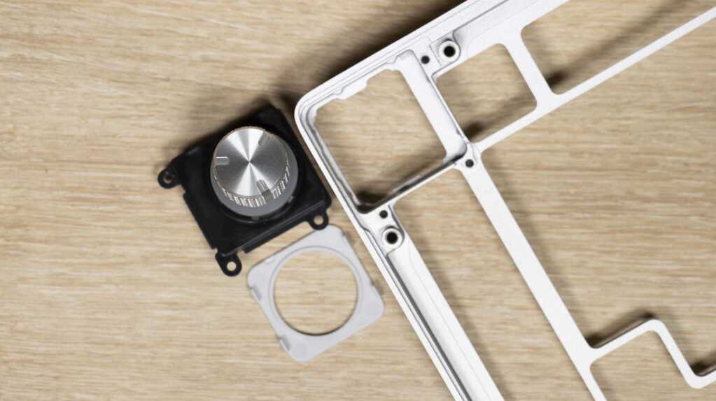 CORSAIR MAKR 75 molette enlevée