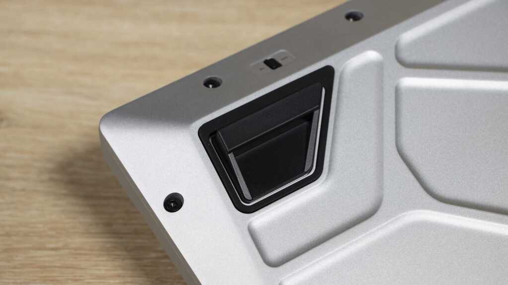 CORSAIR MAKR 75 pied aimanté