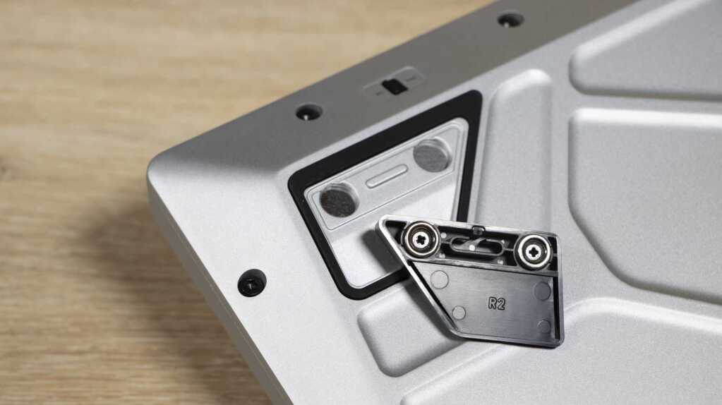 CORSAIR MAKR 75 pied amovible