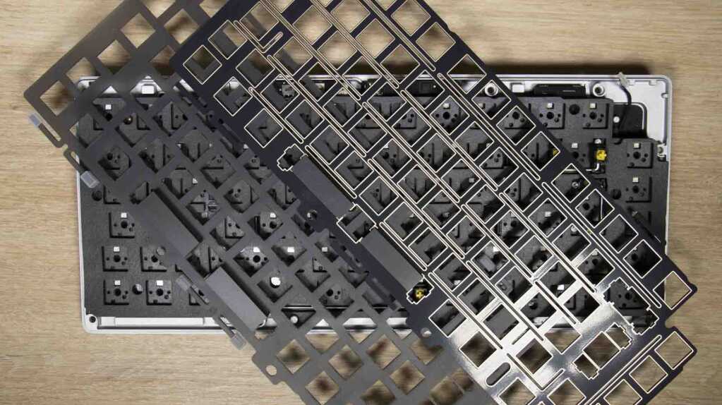 CORSAIR MAKR 75 remplacement plaque switches