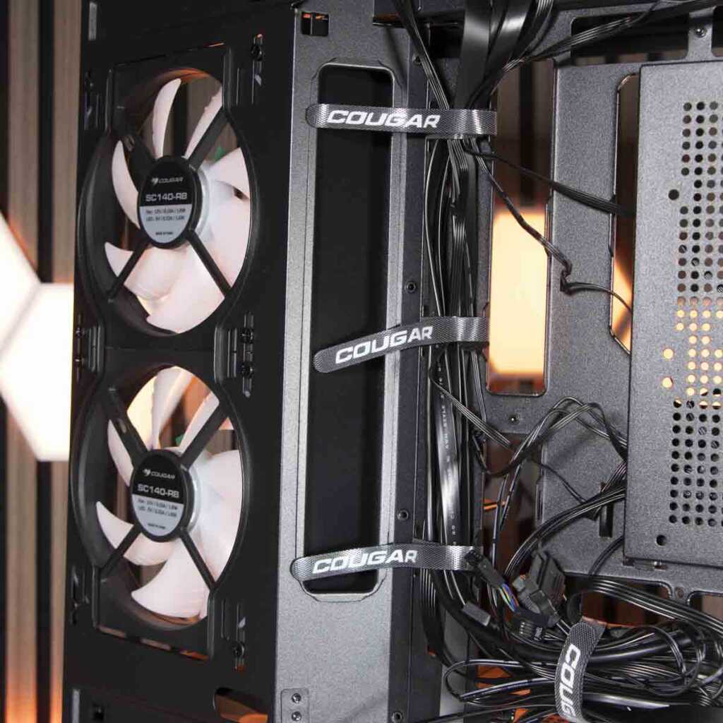 COUGAR FV270 RGB chemin câbles