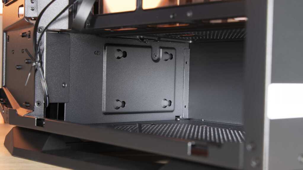 COUGAR FV270 RGB emplacement SSD supplémentaire