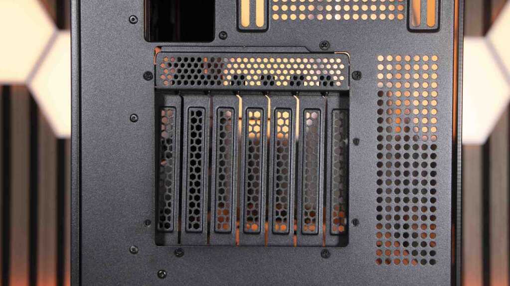 COUGAR FV270 RGB équerres verticales