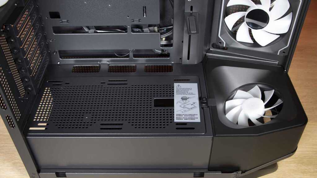 COUGAR FV270 RGB interne inférieur