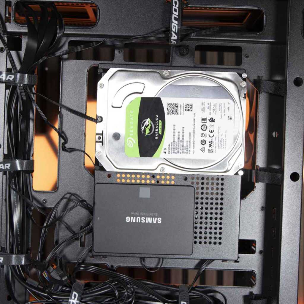 COUGAR FV270 RGB support DD 1 SSD HDD