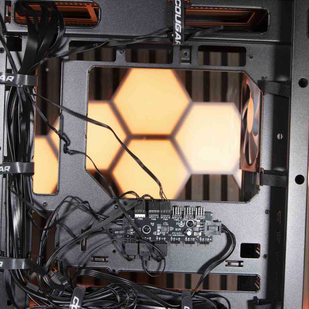 COUGAR FV270 RGB support DD 1 amovible