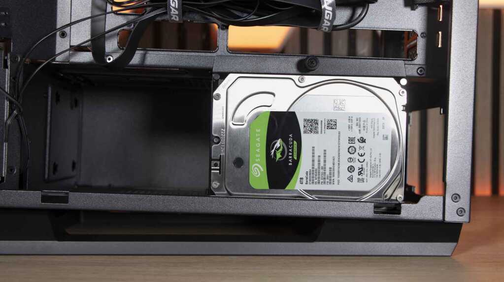 COUGAR FV270 RGB support DD 2 HDD
