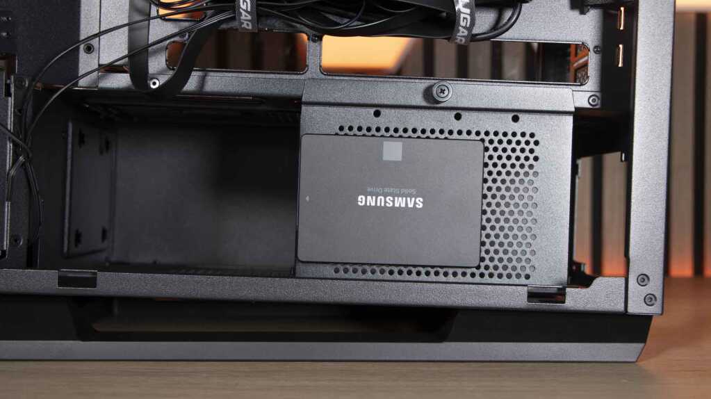 COUGAR FV270 RGB support DD 2 SSD