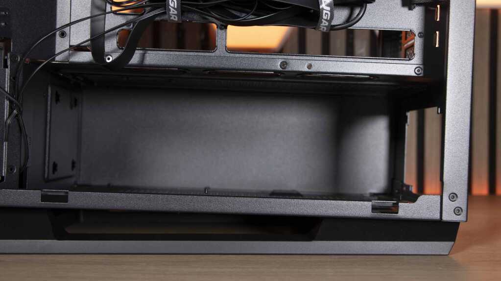 COUGAR FV270 RGB support DD 2 amovible