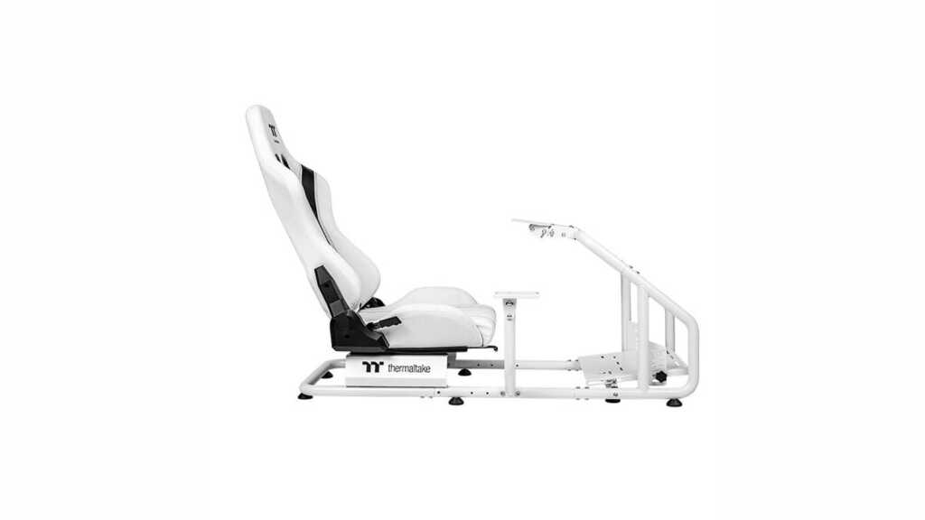 Commencez l’aventure de la course avec le Thermaltake GR300 Racing Simulator Cockpit 4 Thermaltake GR300 snow