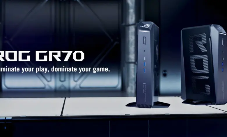 ASUS ROG GR70 : Ryzen 9 9955HX3D et fin du nom NUC pour ce mini PC gaming 1 PC gaming compact ASUS ROG GR70 en vue de trois quarts, boîtier noir ventilé, logo ROG, avec processeur Ryzen 9 9955HX3D.