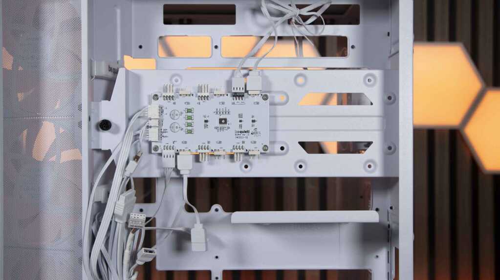 be quiet! Light Base 500 LX support HUB position haute