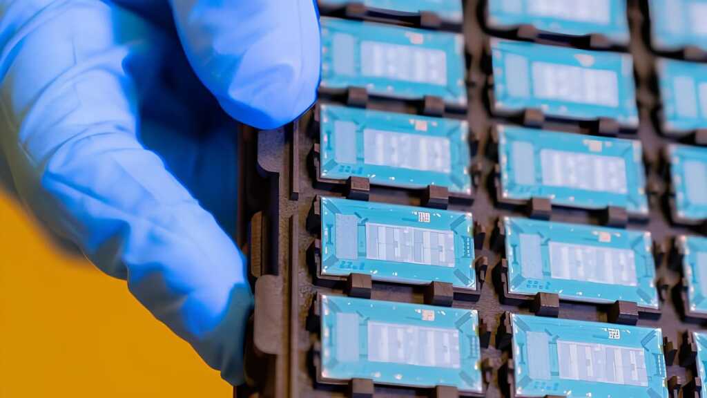 Encapsulation avancée Intel : l’atout américain pour sécuriser la chaîne des puces 21 encapsulation avabcée intel 18a 14a 01