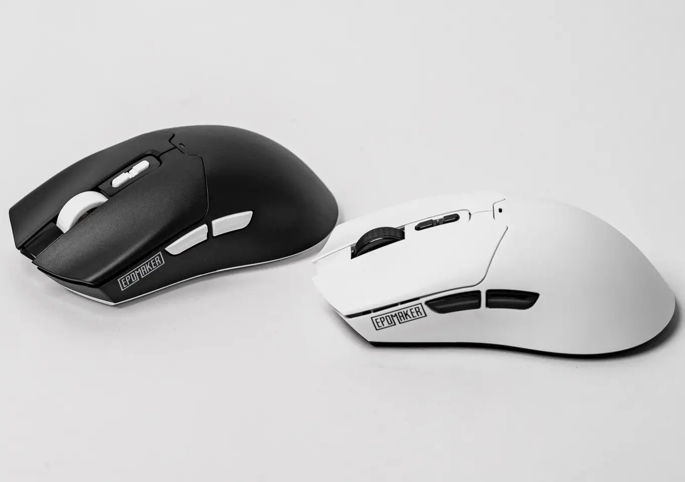 Epomaker CarbonX et Click Lite : deux nouvelles souris axées perfs et design 4 Souris gaming Epomaker CarbonX et Click Lite, design perforé, capteur haute précision, RGB, légères, performance esports