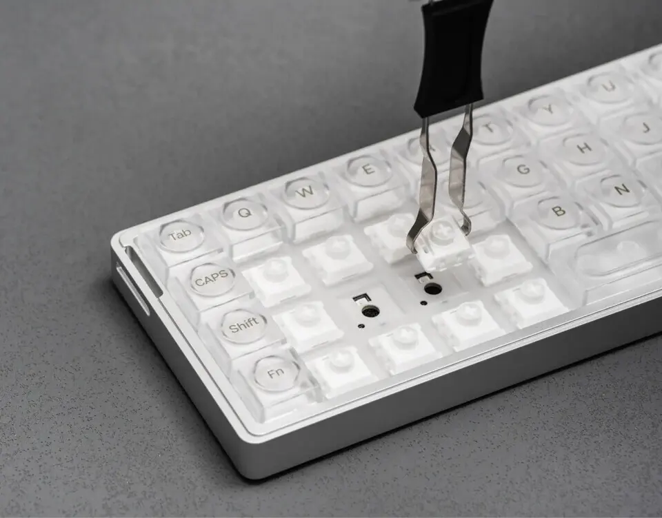 Epomaker Luma40 : mini clavier ortholinéaire low profile sans concession sur la personnalisation 2 Epomaker Luma40 : mini clavier ortholinéaire low profile, switches hot-swappable, RGB, keycaps PBT, USB-C