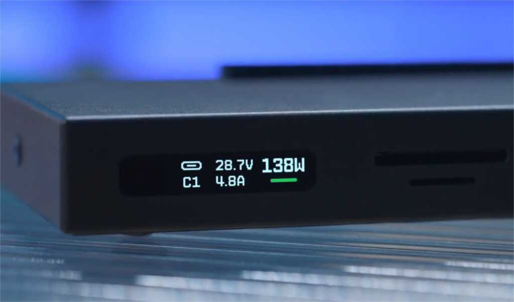 Dock eGPU Thunderbolt 5 Humbird 3 : écran intégré, charge sans fil et GPU jusqu’à RTX 5080 5 humbird 3 thunderbolt 5 egpu dock screen