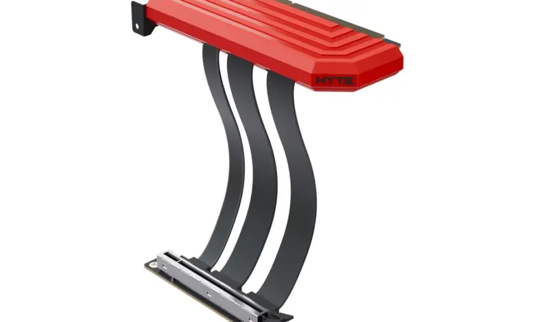 Illustration de l'article : HYTE PCIe 5.0 Riser: kit vertical pour GPU RTX 5090/RX 9070 en 6 color (vue 3)